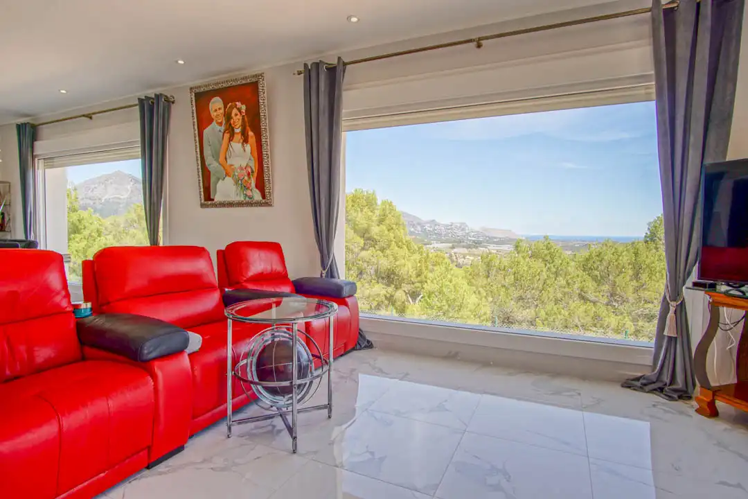Sala d'estar de Casa o xalet en venda en La Nucia amb Aire condicionat, Terrassa i Traster