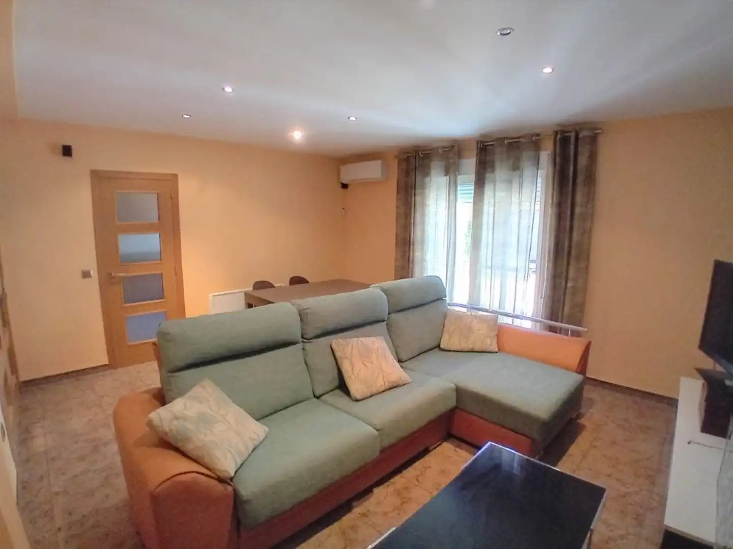 Sala d'estar de Finca rústica en venda en La Pobla del Duc amb Aire condicionat, Calefacció i Terrassa