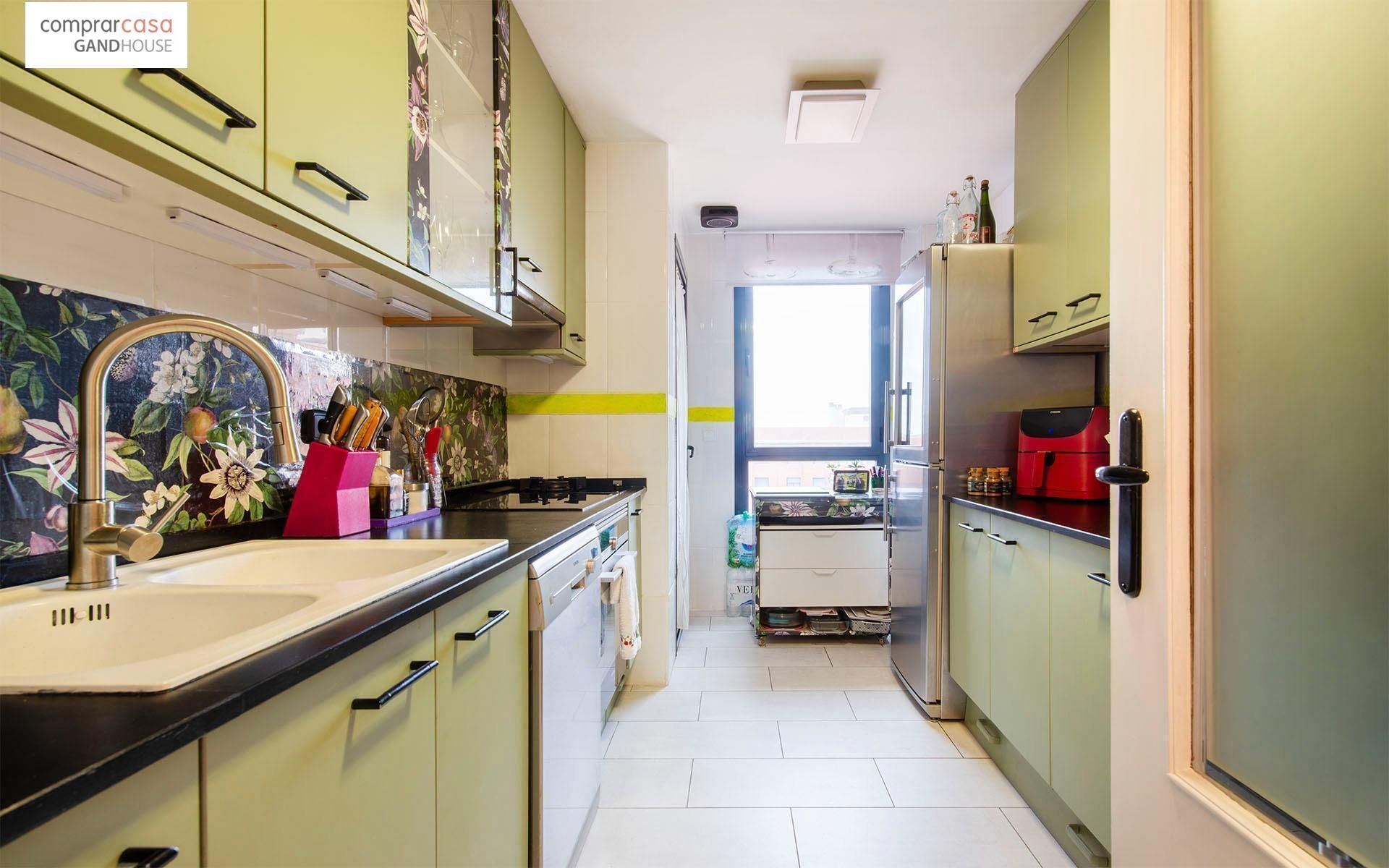 Kitchen of Flat for sale in Sabadell  with Air Conditioner, Parquet flooring and Terrace