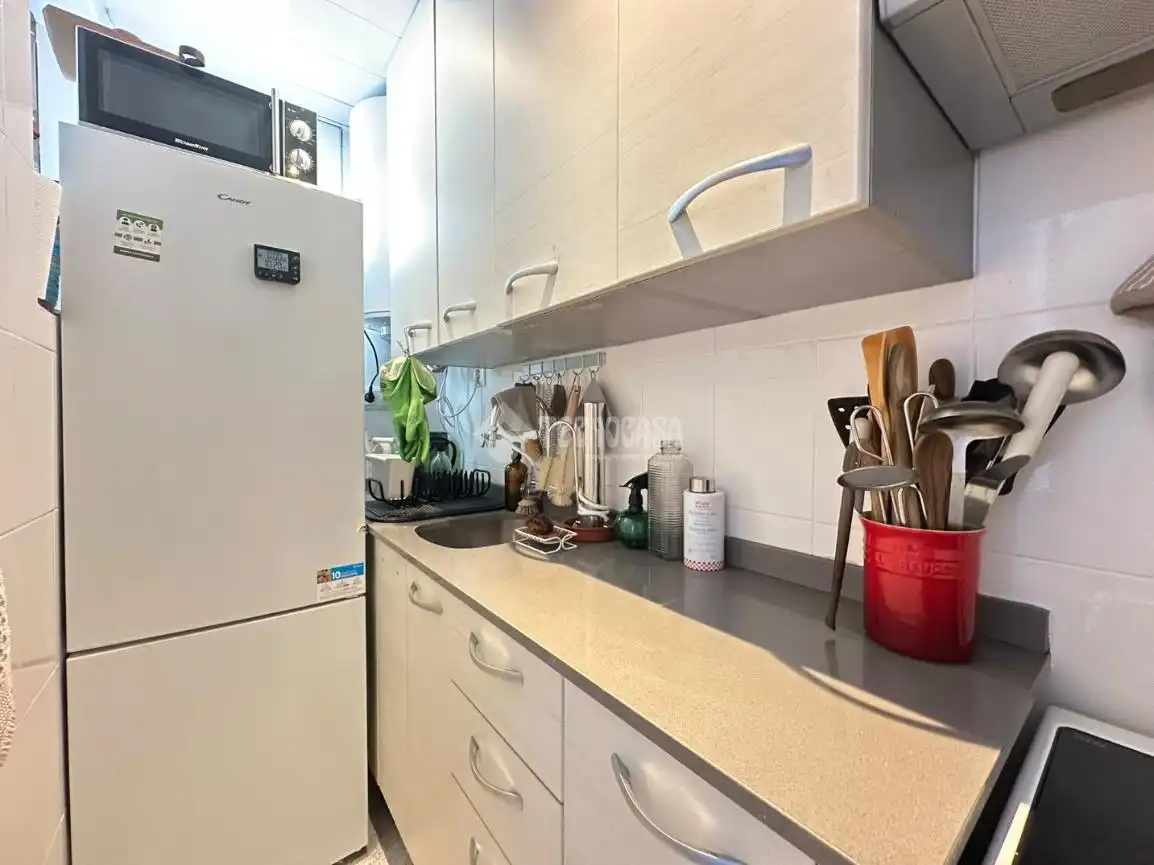 Cocina de Piso en venta en L'Hospitalet de Llobregat con Aire acondicionado, Terraza y Amueblado