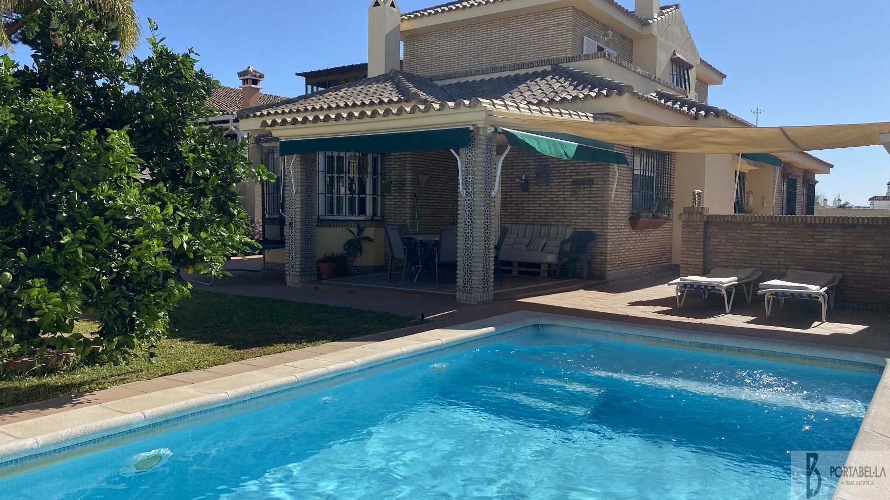 Piscina de Casa o xalet en venda en El Puerto de Santa María amb Aire condicionat, Terrassa i Traster
