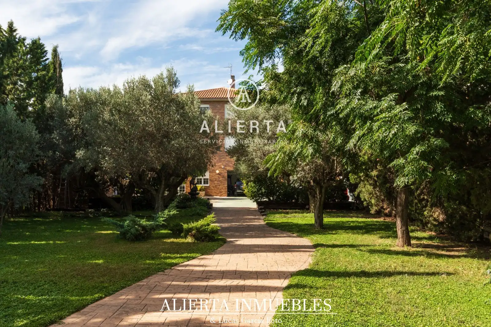 Exterior view of Houses for rent in Zaragoza  with Air Conditioner, Heating and Storage room