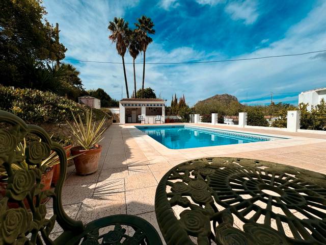 Casa-chalet en Venta en Lora de Estepa