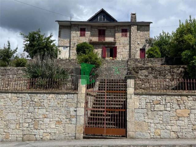 Casa-chalet en Venta en Ribadavia