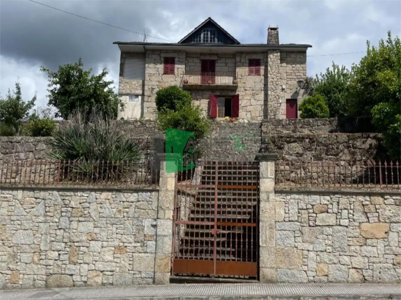Vista exterior de Casa o xalet en venda en Ribadavia amb Calefacció, Jardí privat i Terrassa
