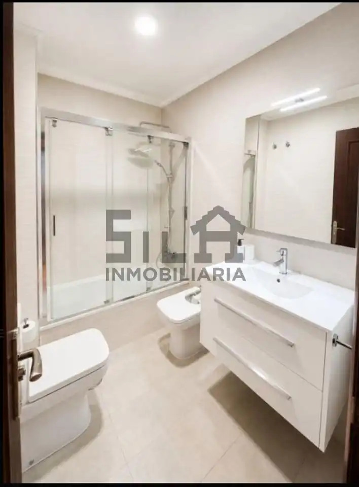 Bedroom of Flat for rent in Ourense Capital   with Air Conditioner, Heating and Parquet flooring