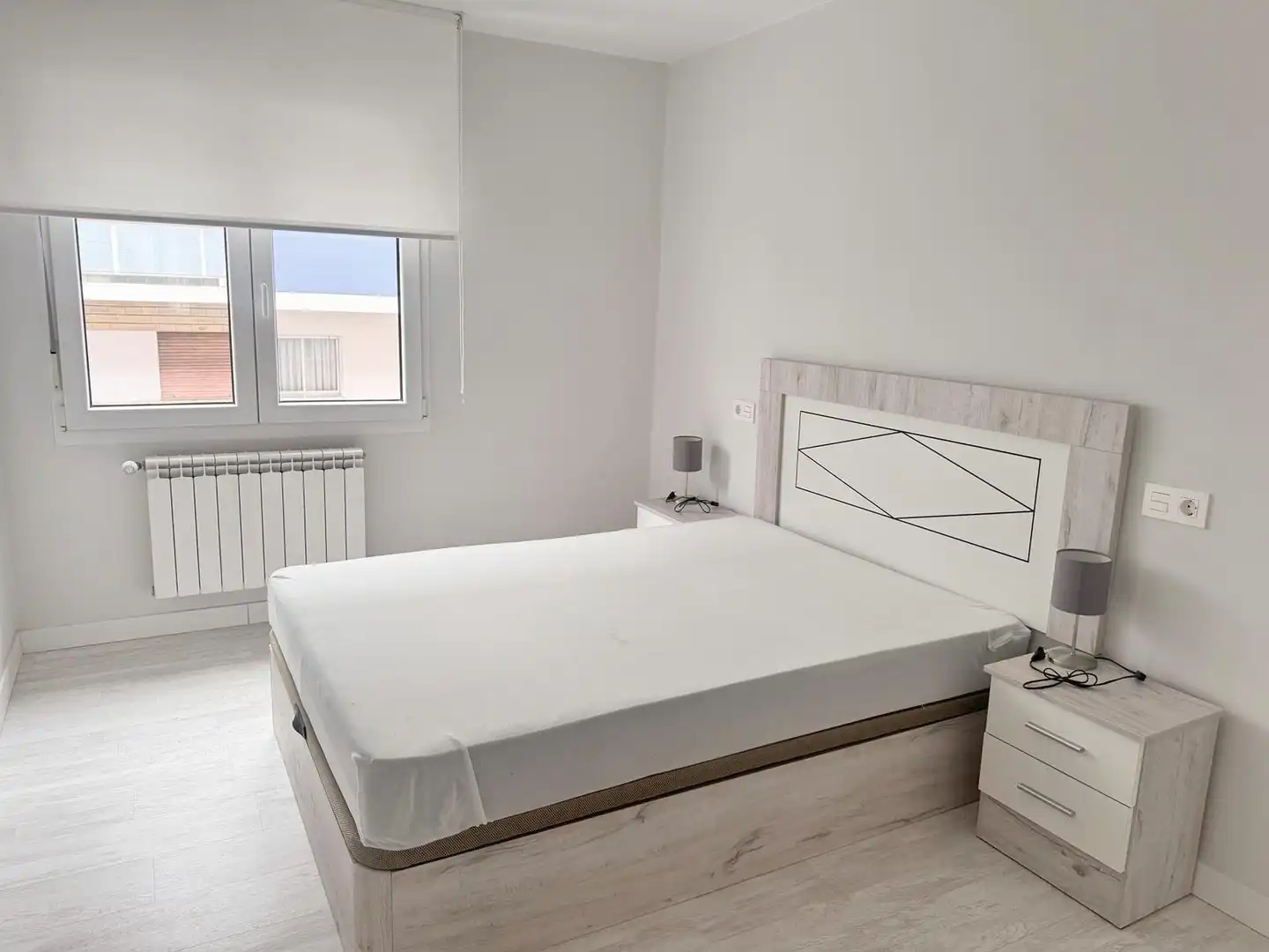 Schlafzimmer von Wohnung zur Miete in Oviedo  mit Heizung und Möbliert