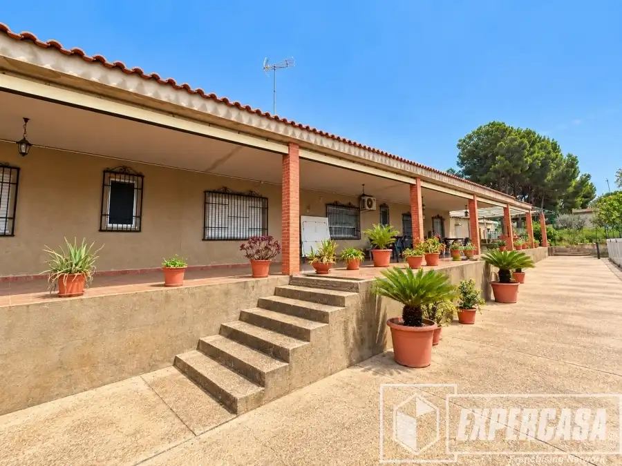 Exterior view of Houses for sale in Poble Nou