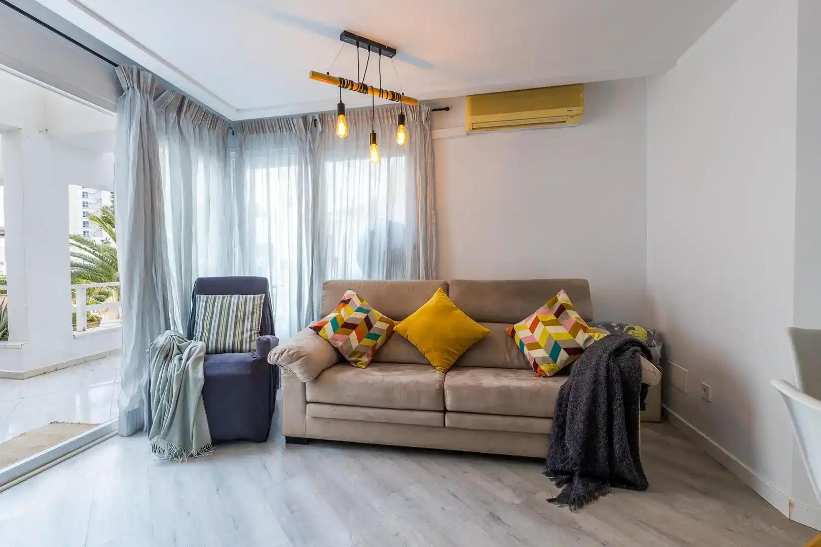Living room of Flat for rent in Calvià  with Air Conditioner and Swimming Pool