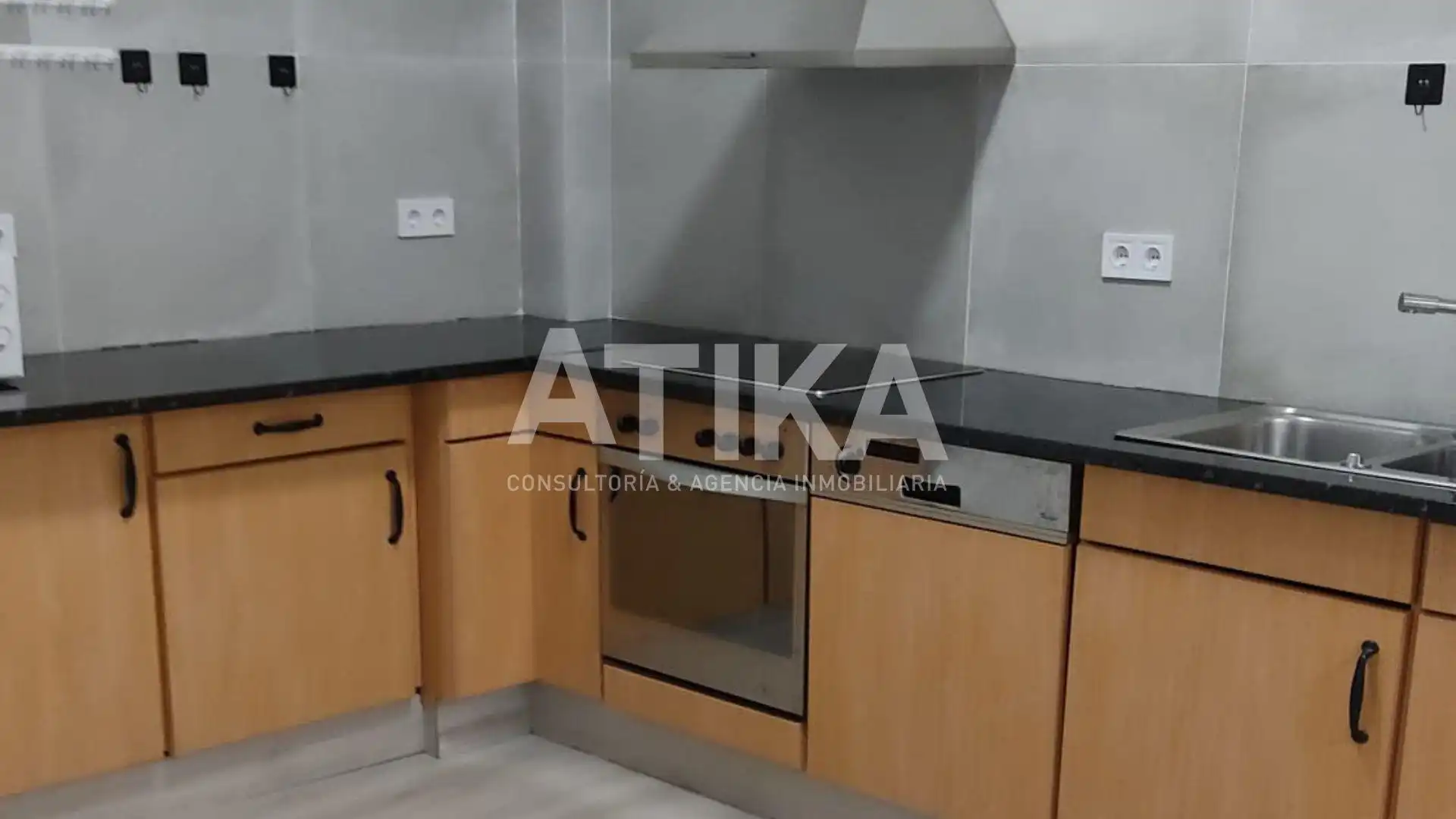 Kitchen of Flat for share in Ontinyent  with Air Conditioner, Heating and Parquet flooring
