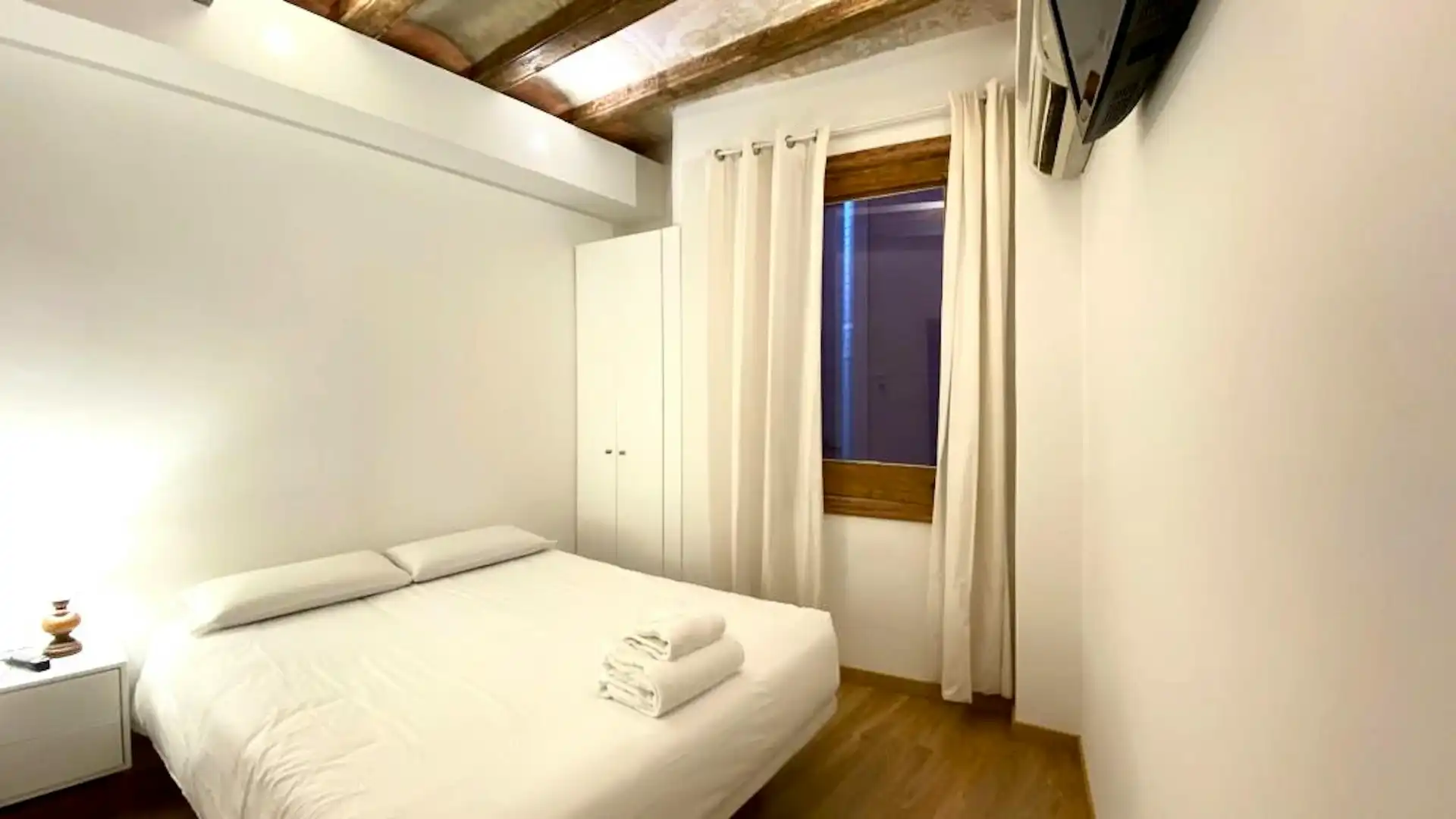 Habitación de Piso de alquiler en Barcelona con Aire acondicionado, Calefacción y Amueblado