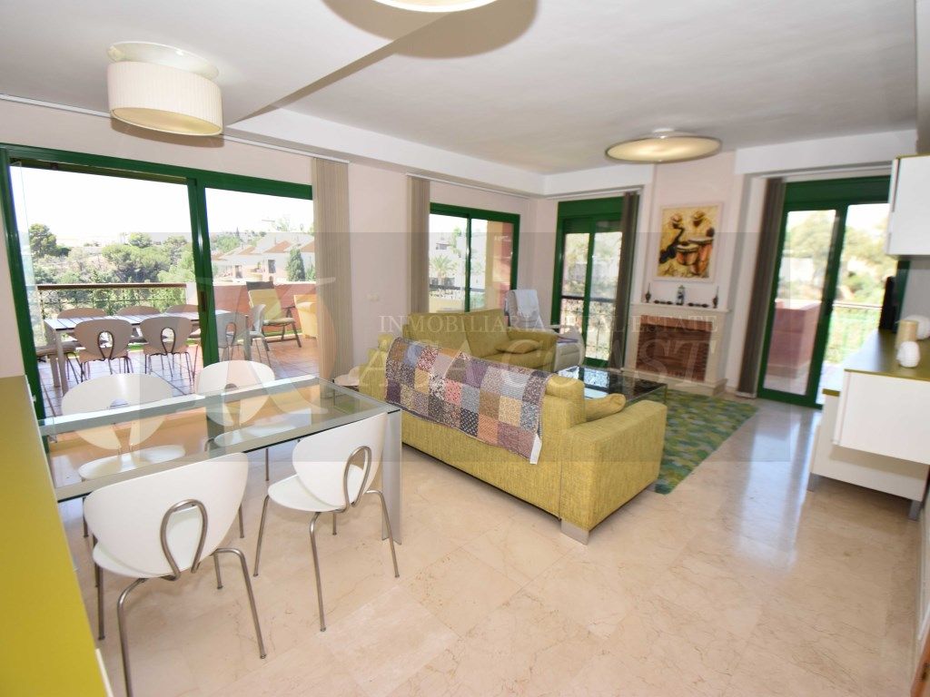 Wohnzimmer von Maisonette zum Verkauf in Fuengirola mit Klimaanlage, Privatgarten und Terrasse