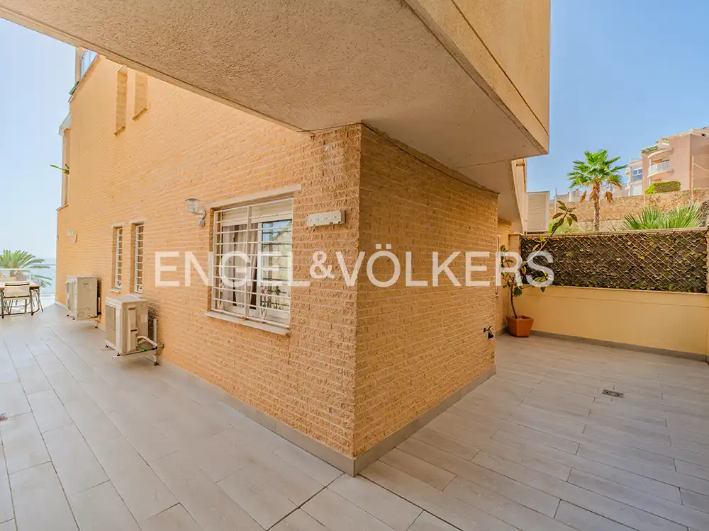 Vista exterior de Piso en venta en El Campello con Aire acondicionado, Calefacción y Terraza