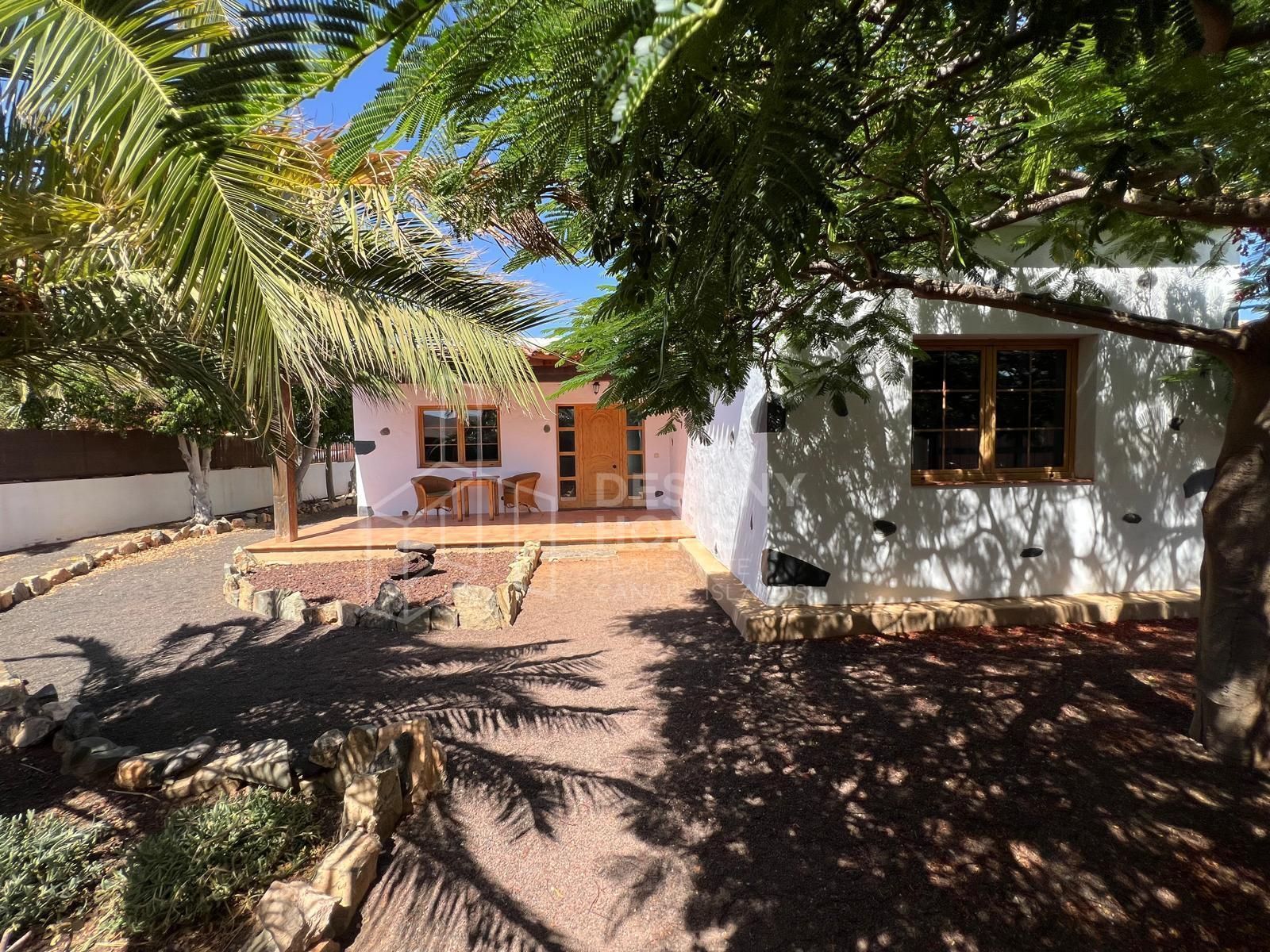 Vista exterior de Casa o xalet en venda en Tuineje amb Jardí privat, Terrassa i Traster