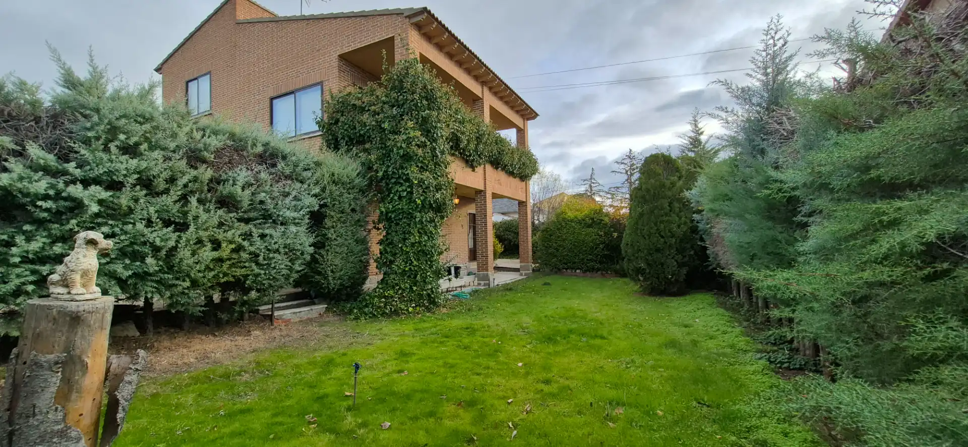 Vista exterior de Casa o xalet en venda en El Barraco  amb Calefacció, Jardí privat i Terrassa