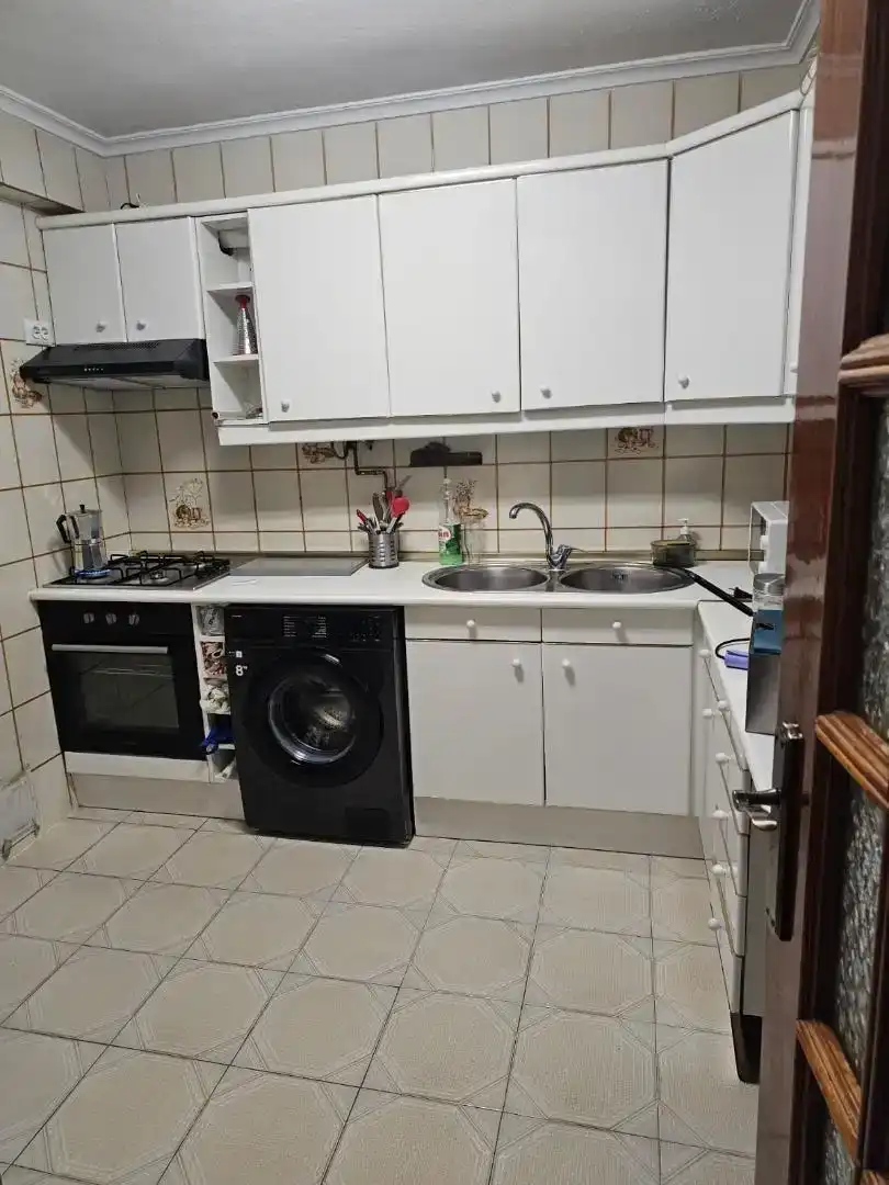 Kitchen of Flat for rent in Parla  with Furnished, Oven and Washing machine