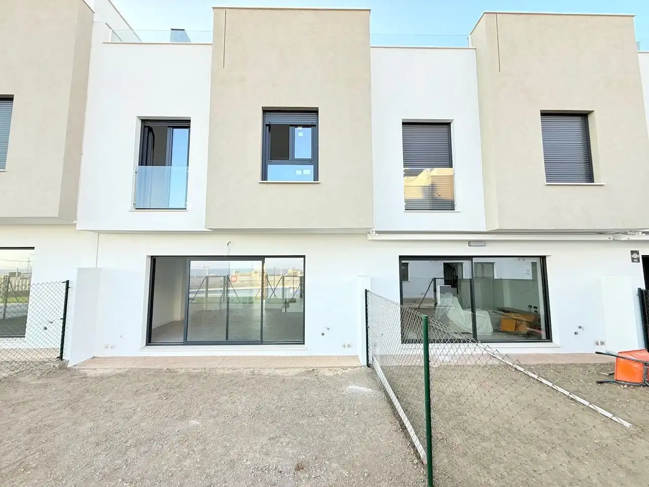 Vista exterior de Casa adosada en venta en Vélez-Málaga con Jardín privado y Piscina comunitaria