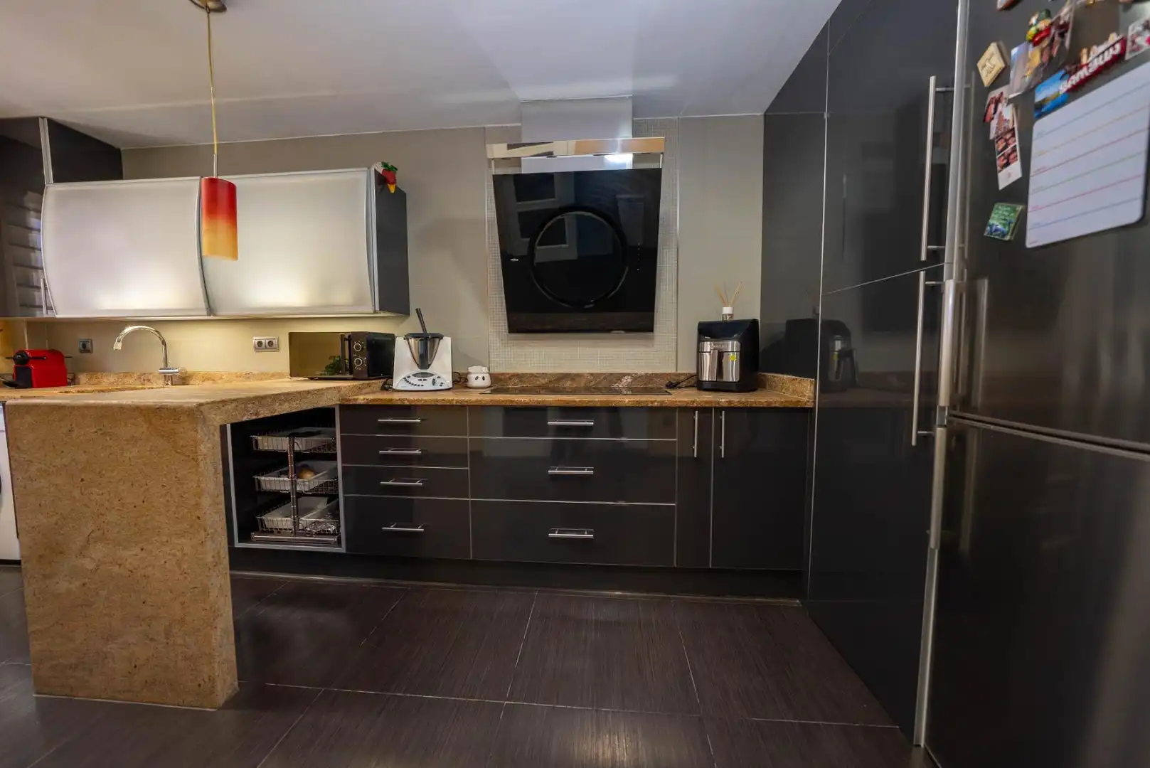 Cocina de Casa adosada en venta en Leganés con Aire acondicionado, Calefacción y Jardín privado