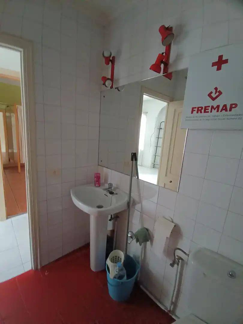 Bathroom of Commercial properties for rent in Vigo 