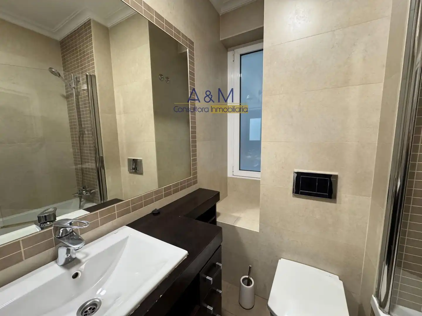 Badezimmer von Wohnung zur Miete in Valladolid mit Heizung, Parkett und Ofen