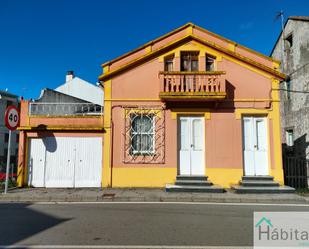 Exterior view of Single-family semi-detached for sale in Oleiros