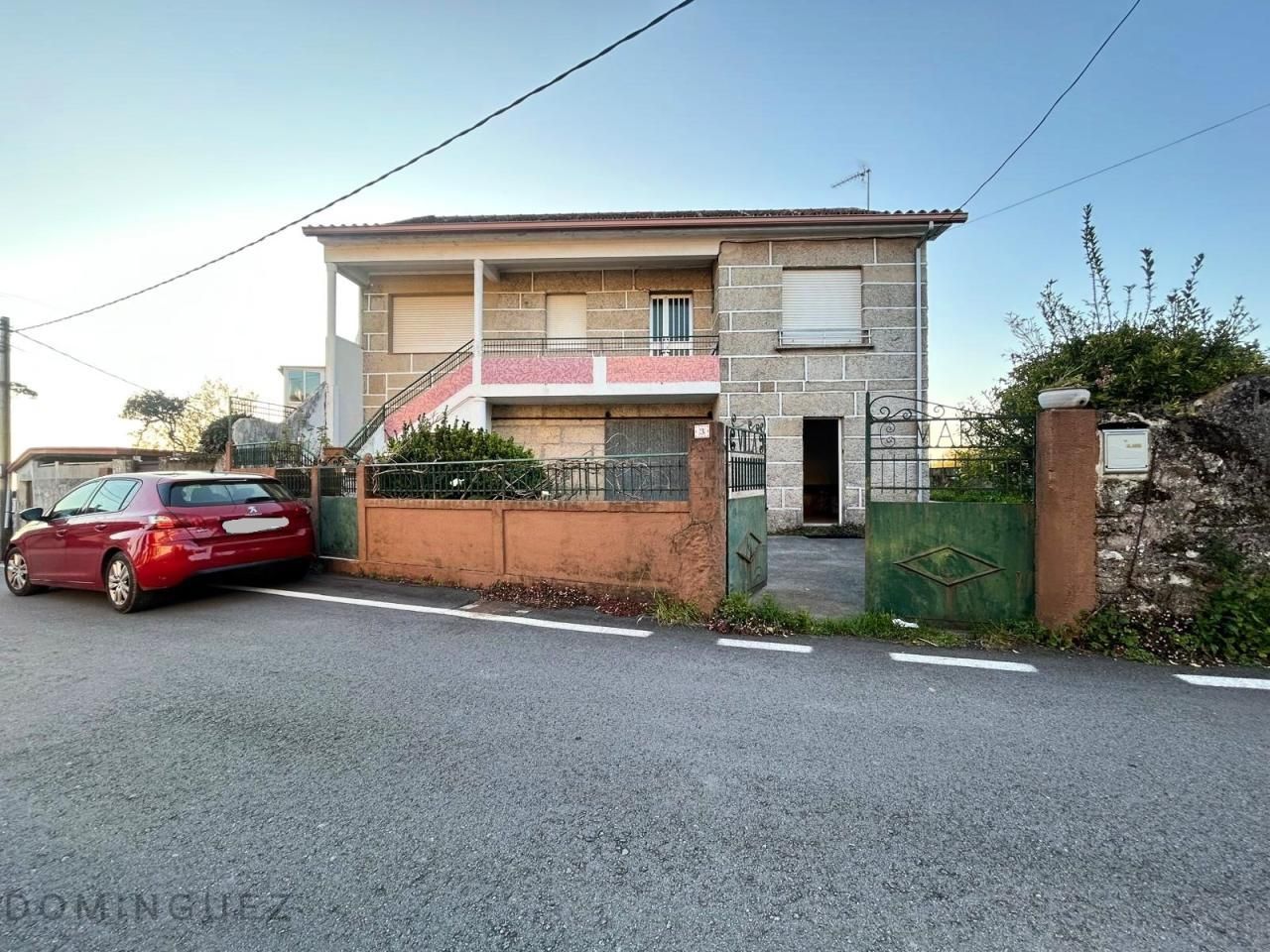 Vista exterior de Casa o xalet en venda en Pontevedra Capital  amb Calefacció, Jardí privat i Traster