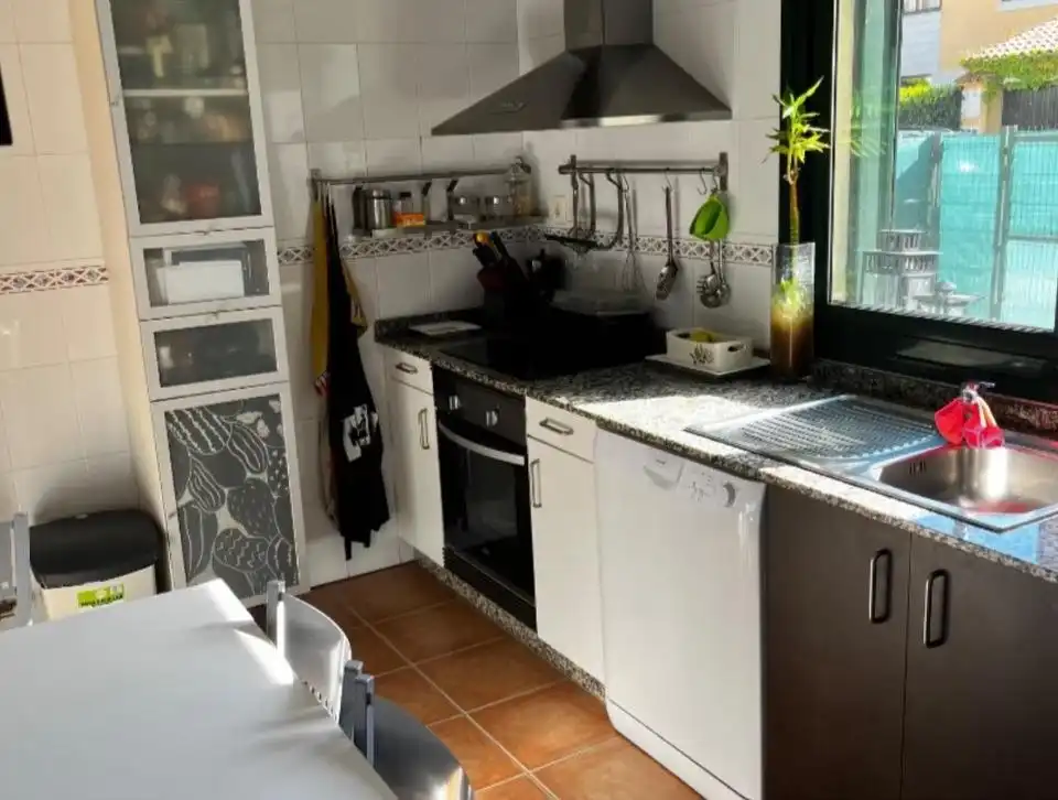 Cuina de Casa adosada en venda en O Pereiro de Aguiar  amb Calefacció, Jardí privat i Traster