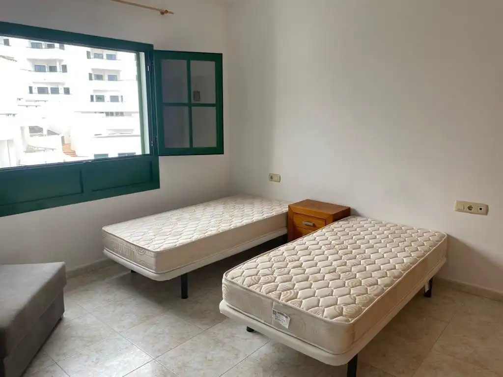 Habitación de Apartamento en venta en Teguise con Terraza, Amueblado y Piscina comunitaria