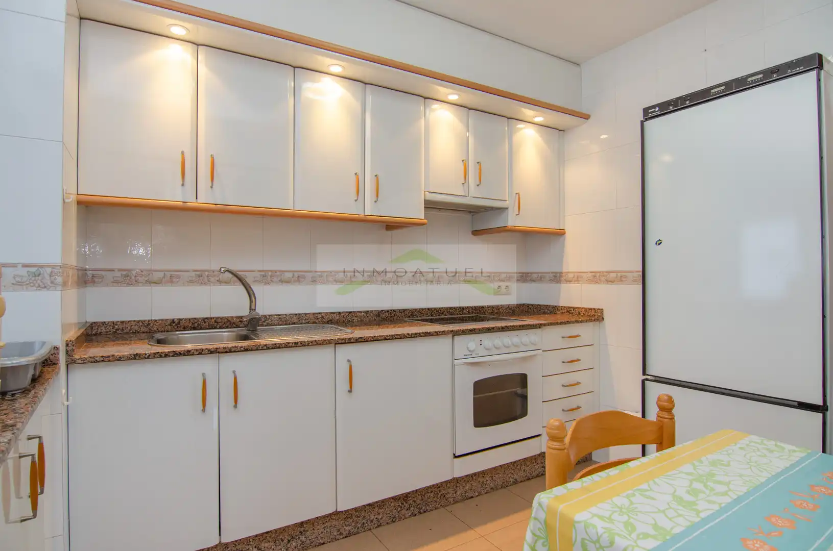 Küche von Wohnung zur Miete in A Coruña Capital  mit Heizung, Parkett und Terrasse