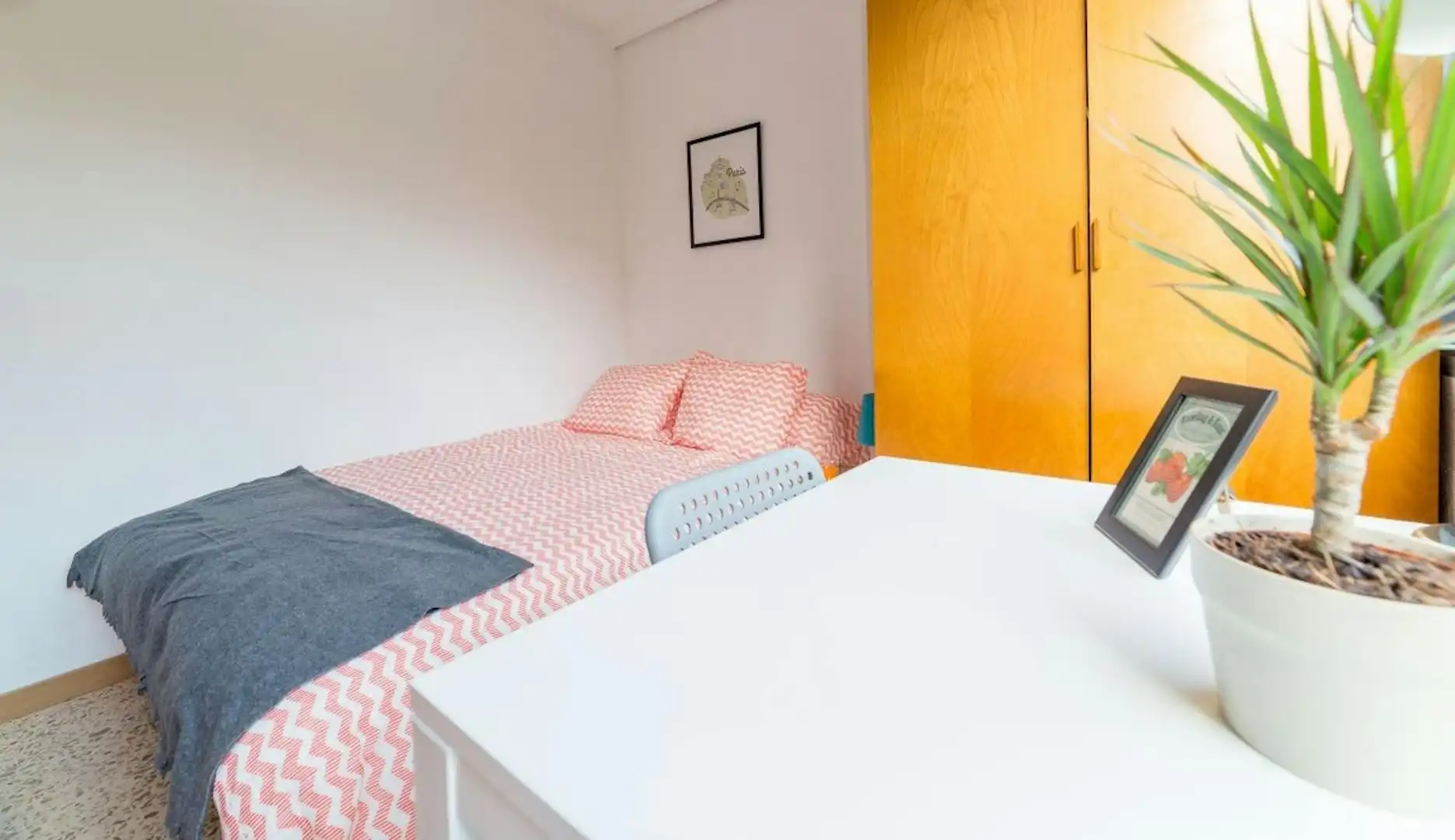 Dormitori de Pis per a compartir en  Valencia Capital amb Rentadora i Internet