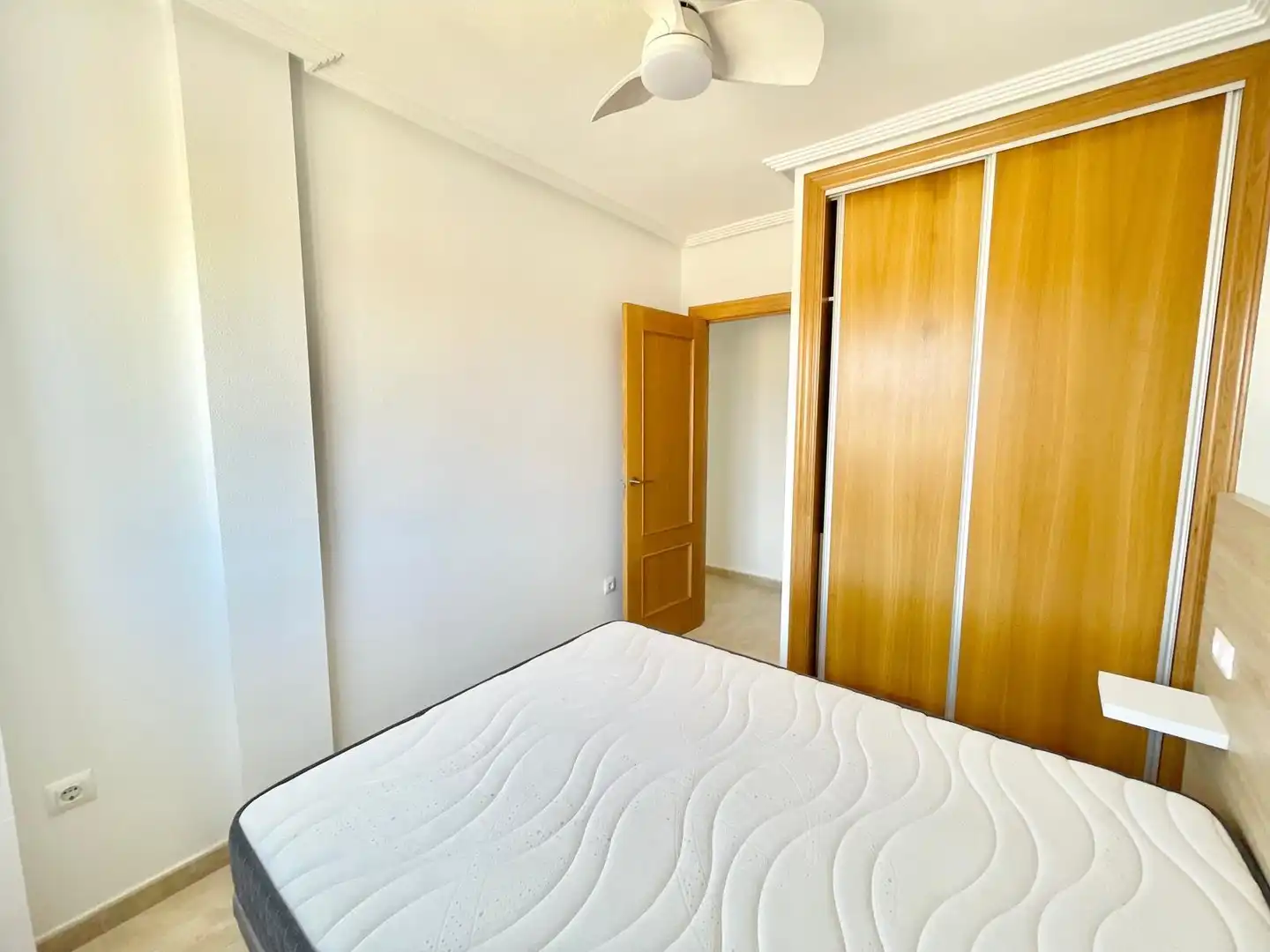 Dormitori de Apartament de lloguer en Los Alcázares amb Aire condicionat, Traster i Moblat
