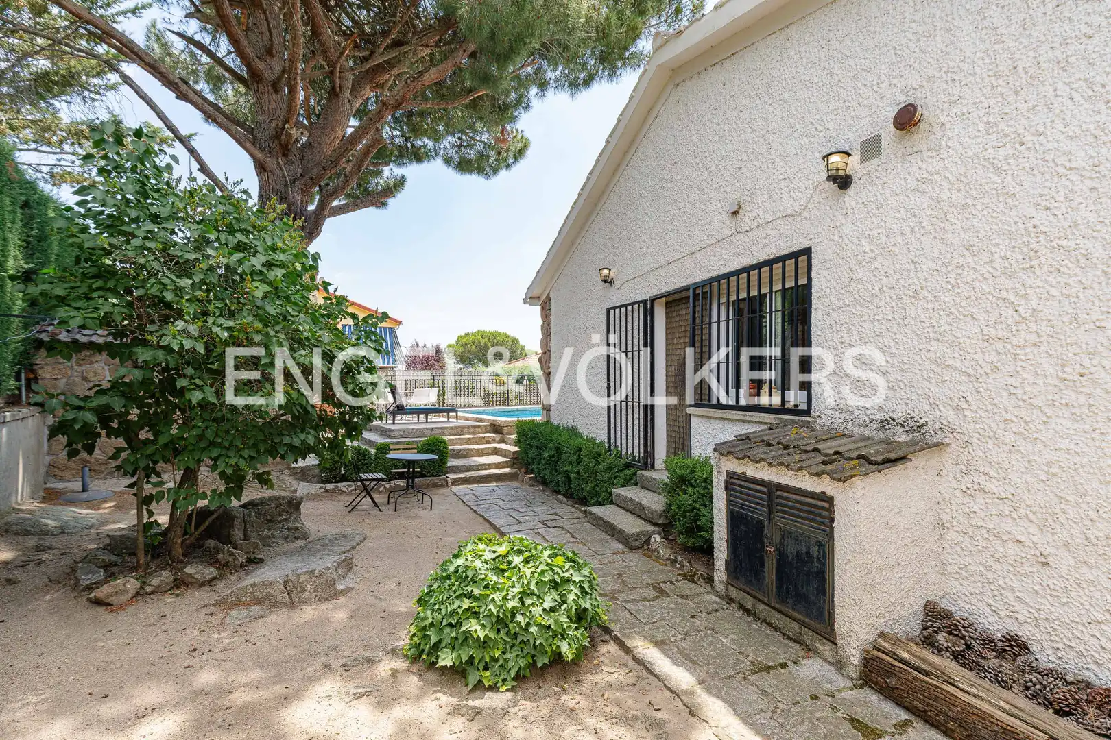 Vista exterior de Casa o xalet de lloguer en Becerril de la Sierra amb Aire condicionat, Calefacció i Jardí privat