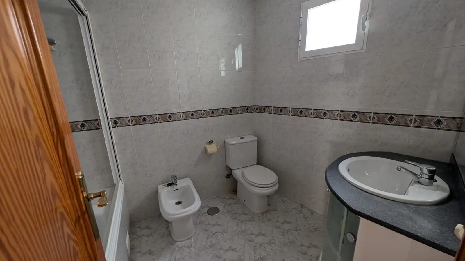 Bathroom of Flat for sale in Alcaudete