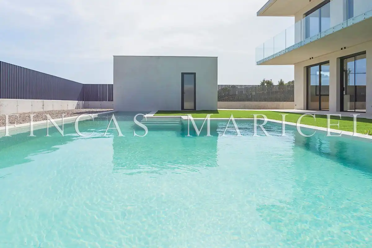 Swimming pool of Houses for sale in Sitges  with Air Conditioner, Heating and Private garden