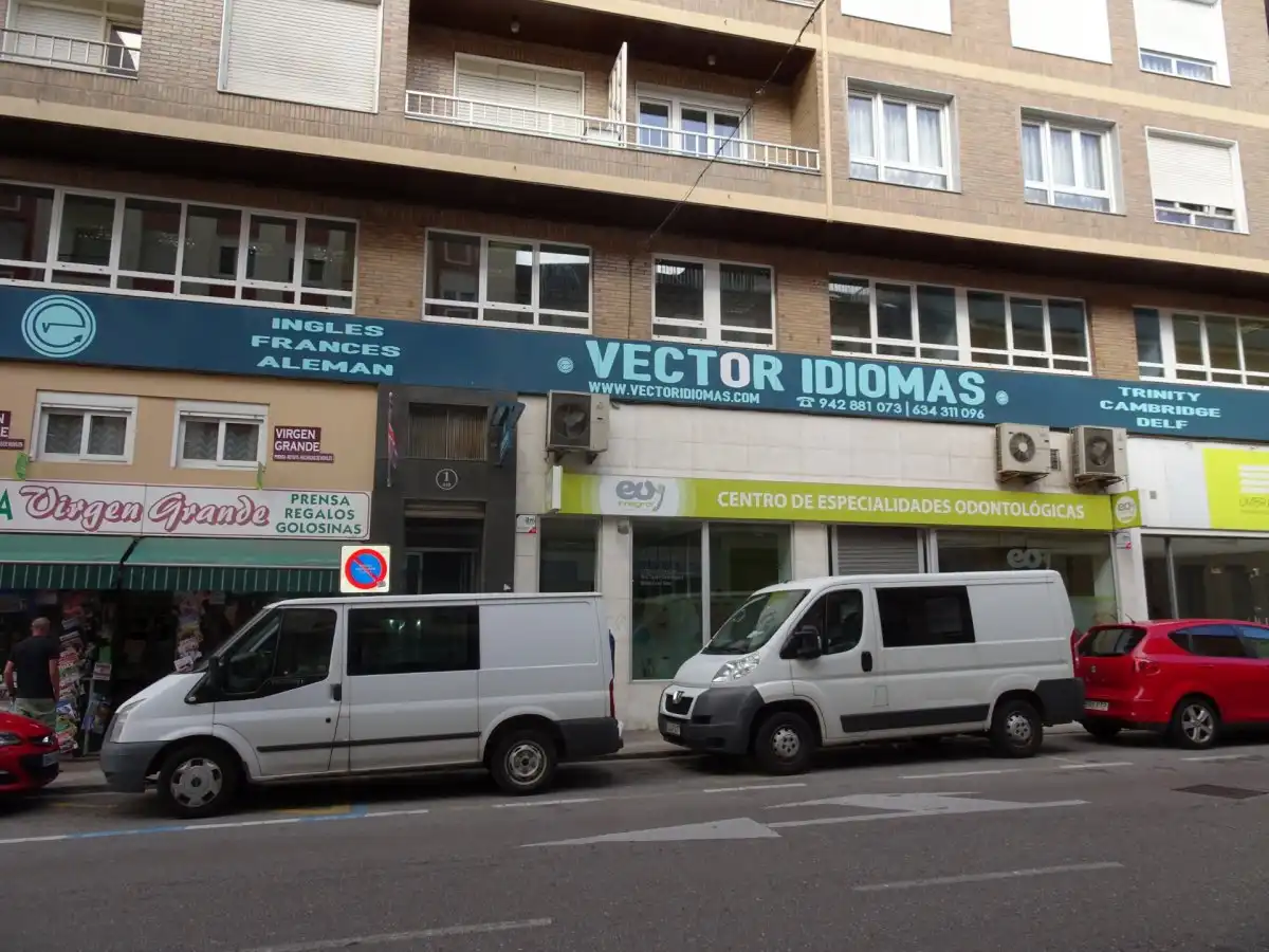 Außenansicht von Büro zur Miete in Torrelavega  mit Klimaanlage, Abstellraum und Möbliert