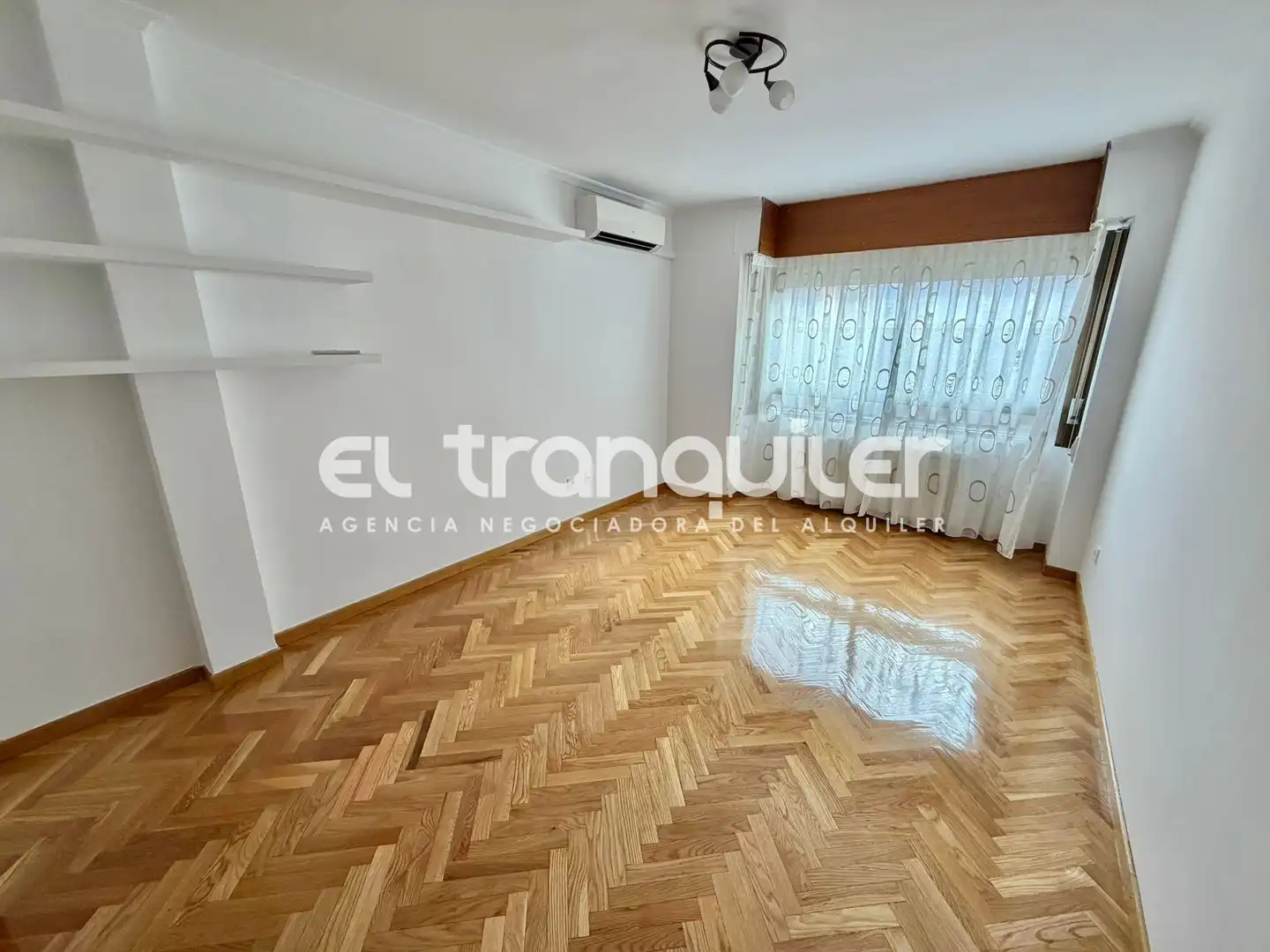 Sala de estar de Piso de alquiler en Madrid con Aire acondicionado, Parquet y Lavadora