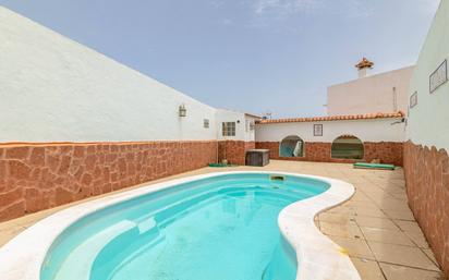 Piscina de Casa o xalet en venda en Arucas amb Calefacció, Jardí privat i Terrassa