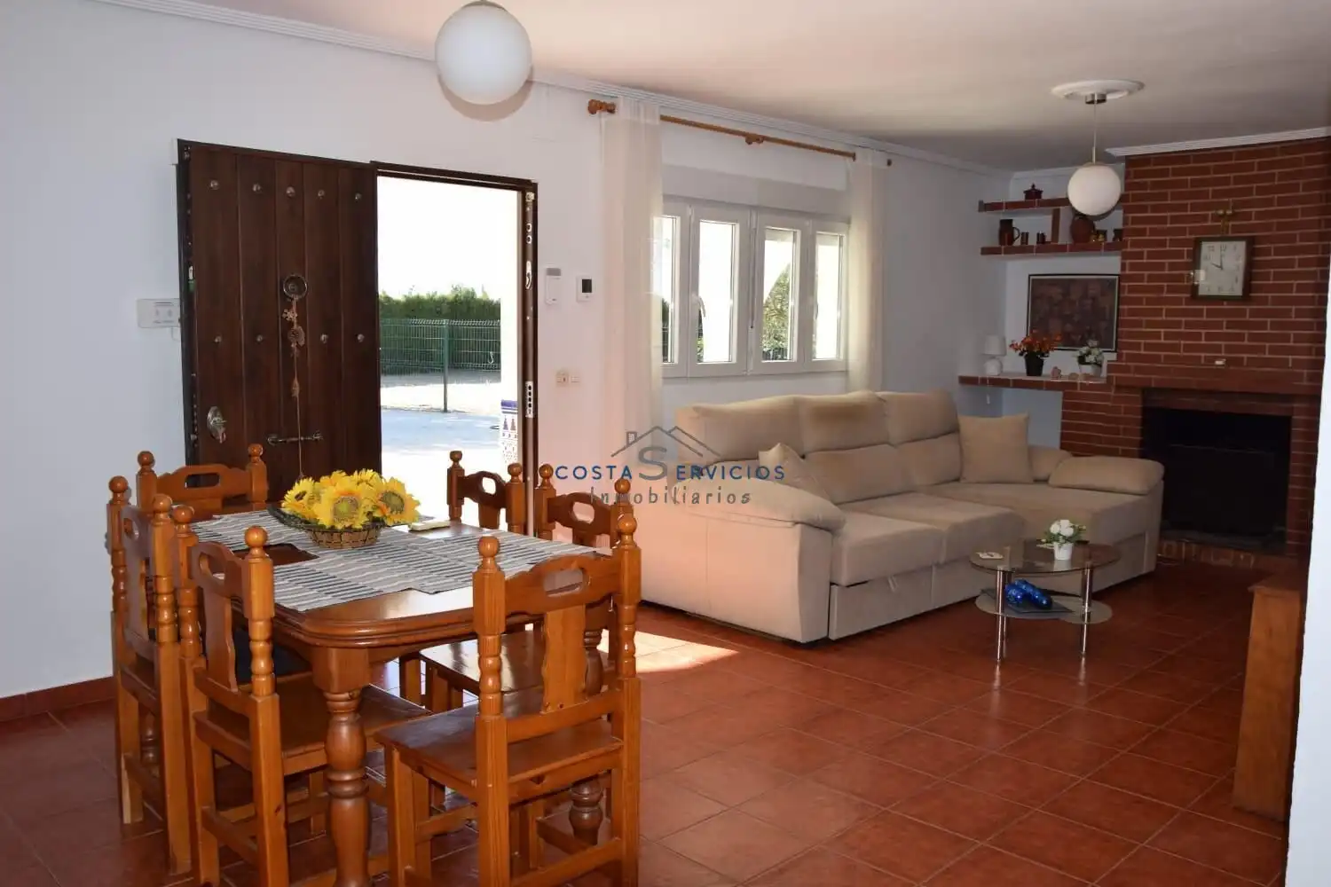Sala d'estar de Finca rústica en venda en Gibraleón amb Aire condicionat, Terrassa i Piscina