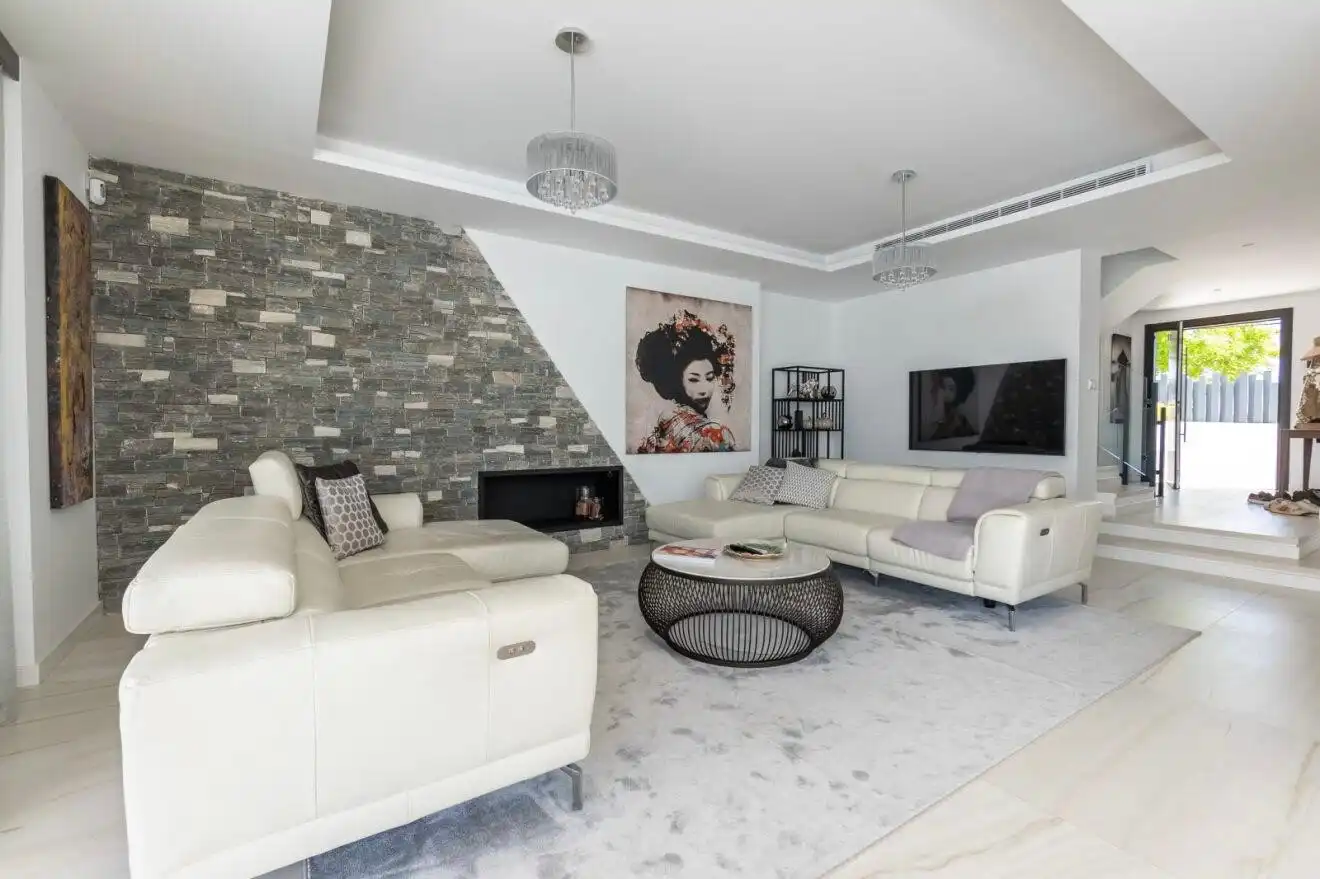 Sala d'estar de Casa o xalet de lloguer en Marbella amb Aire condicionat, Jardí privat i Terrassa