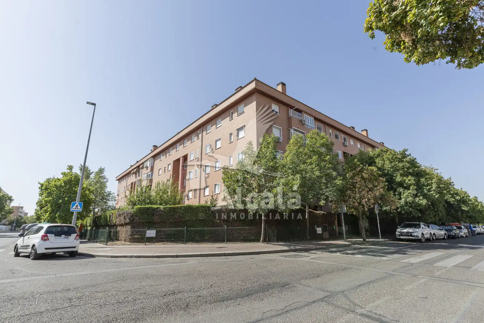 Vista exterior de Local en venta en Alcalá de Henares