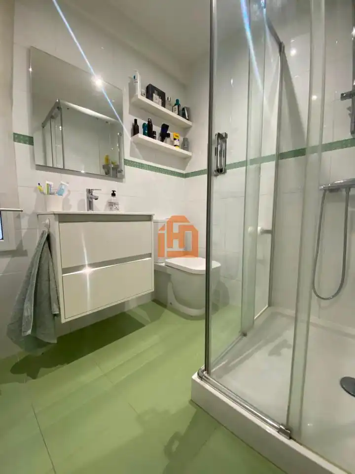 Baño de Piso en venta en León Capital  con Calefacción y Terraza