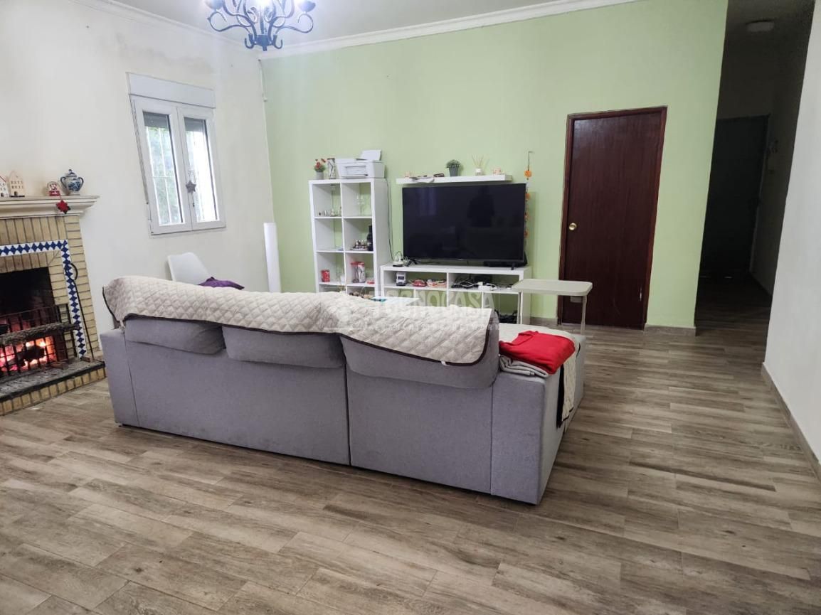 Sala d'estar de Finca rústica en venda en Marchena amb Aire condicionat, Calefacció i Piscina