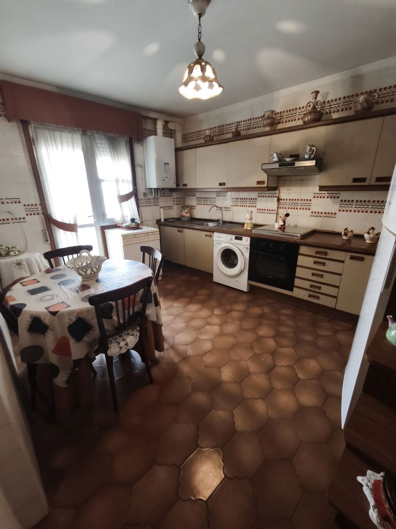 Cocina de Dúplex en venta en Ourense Capital  con Calefacción, Parquet y Horno
