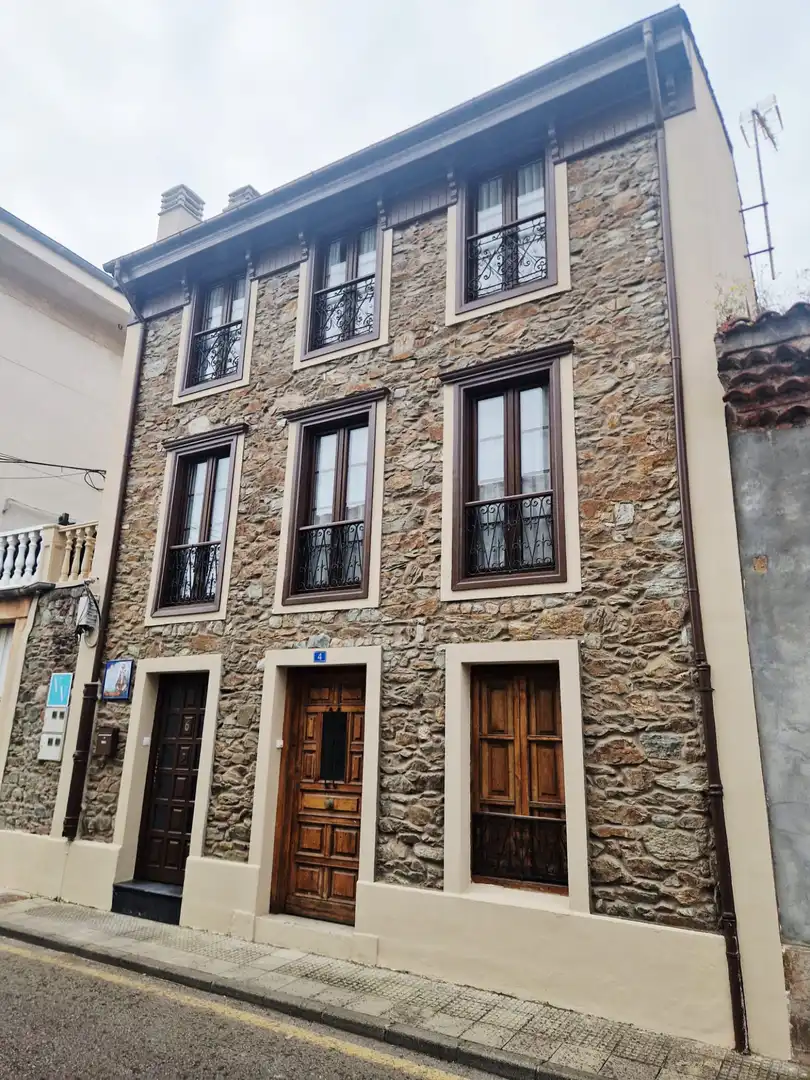 Vista exterior de Casa adosada en venta en Soto del Barco con Calefacción y Terraza