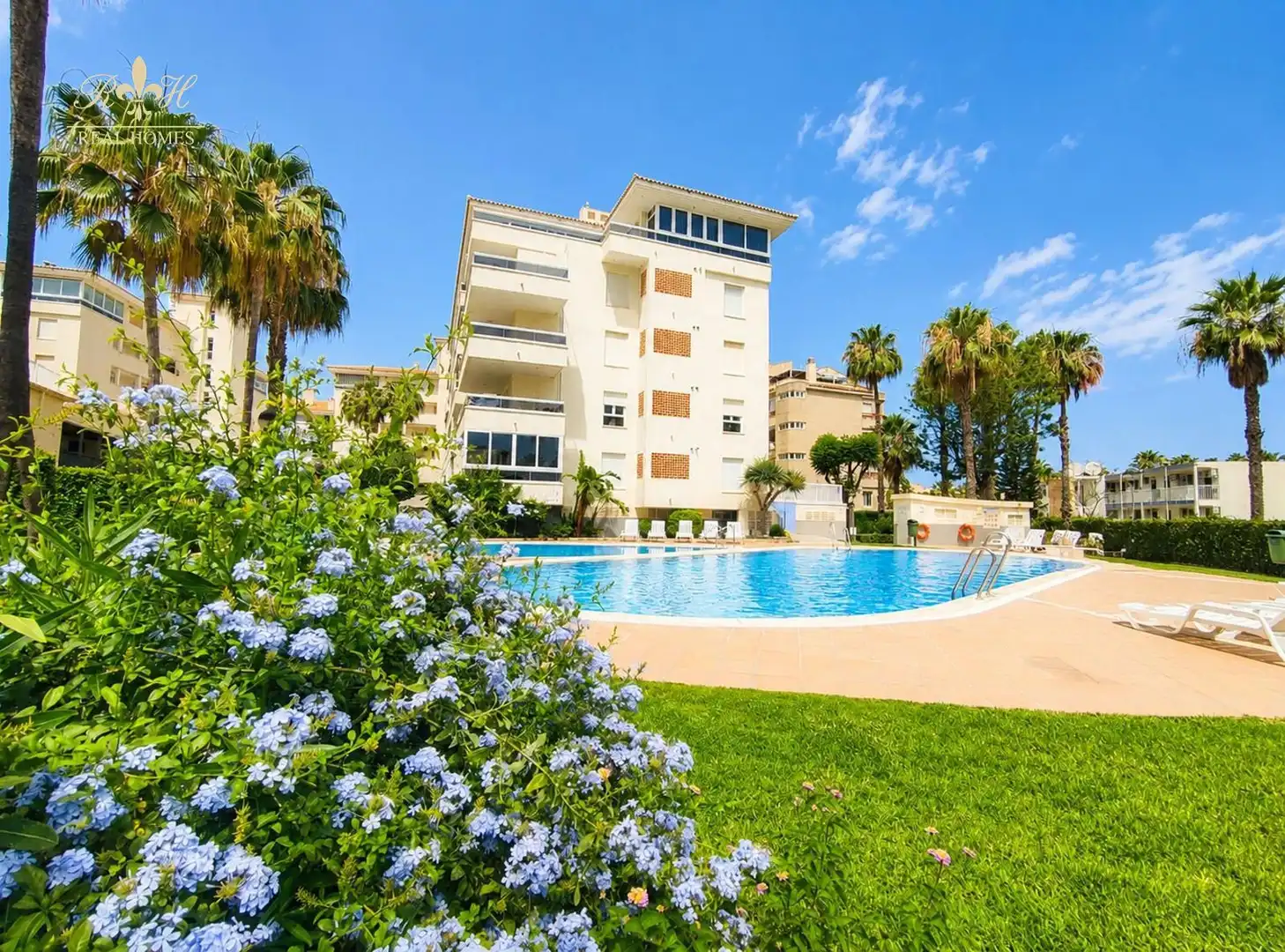 Vista exterior de Pis en venda en L'Alfàs del Pi amb Aire condicionat, Terrassa i Piscina