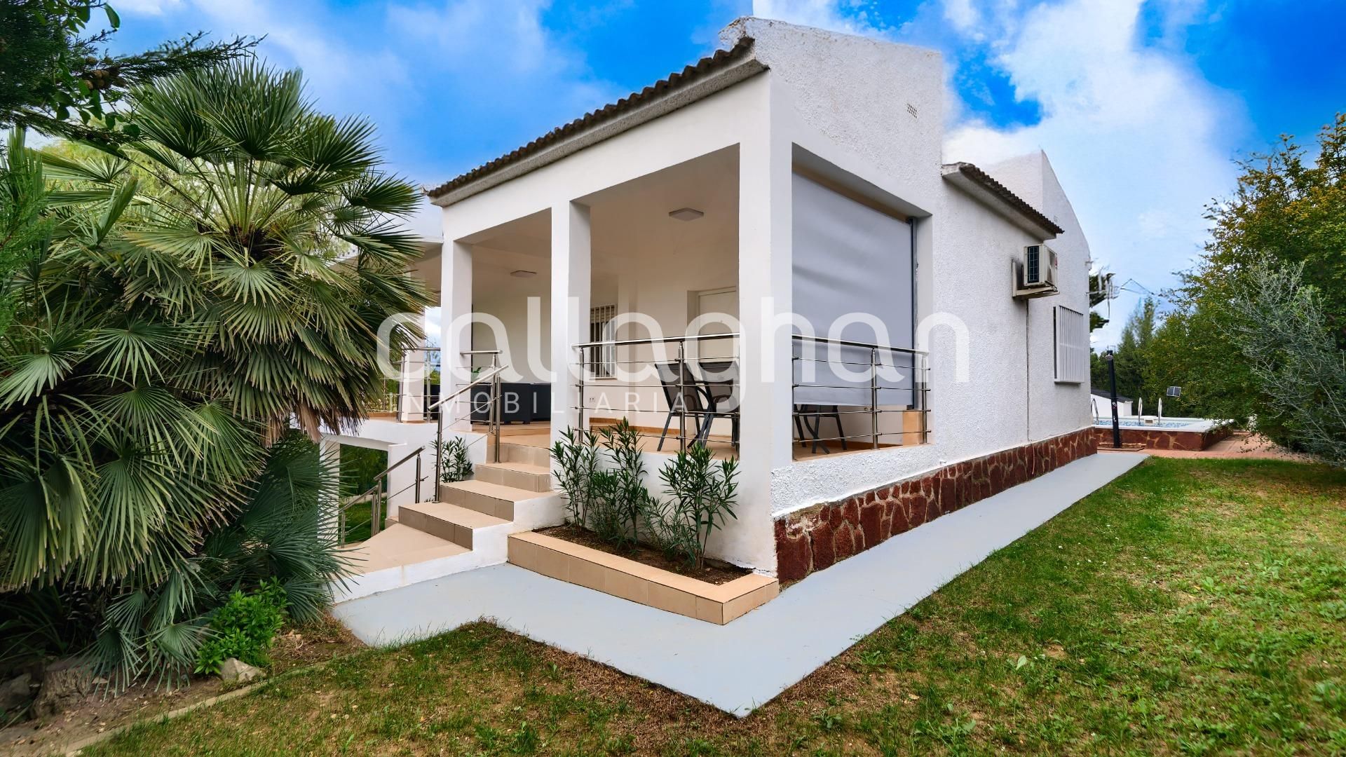 Exterior view of House or chalet for sale in Pedralba  with Air Conditioner, Private garden and Terrace