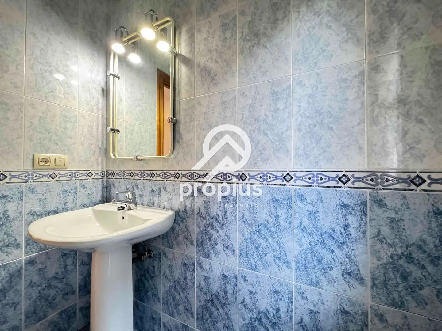 Baño de Casa adosada en venta en Piloña con Calefacción, Jardín privado y Parquet