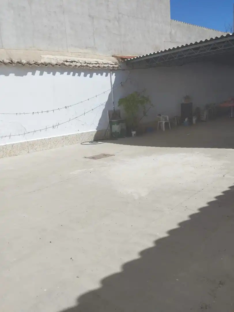 Casa con jardín en venta en Calle Campomanes 58, imagen 2