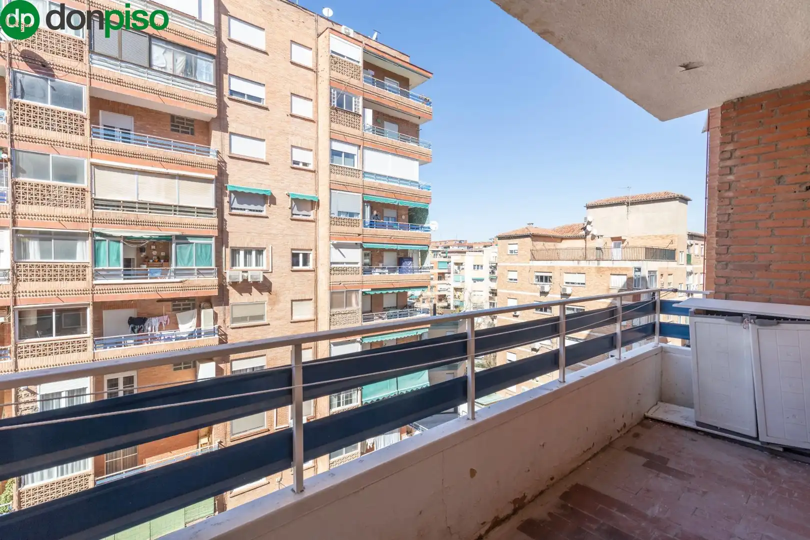 Piso en venta en Calle ALMUÑECAR, 4, Barrio de Zaidín