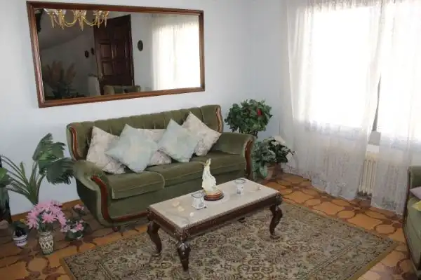 Sala de estar de Casa adosada en venta en Urda con Calefacción, Terraza y Trastero